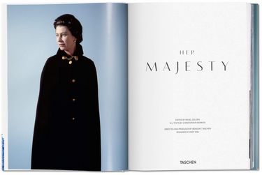 Her Majesty. A Photographic History 1926–Today (EXTRA LARGE) (Multilingual Edition) - фото 6